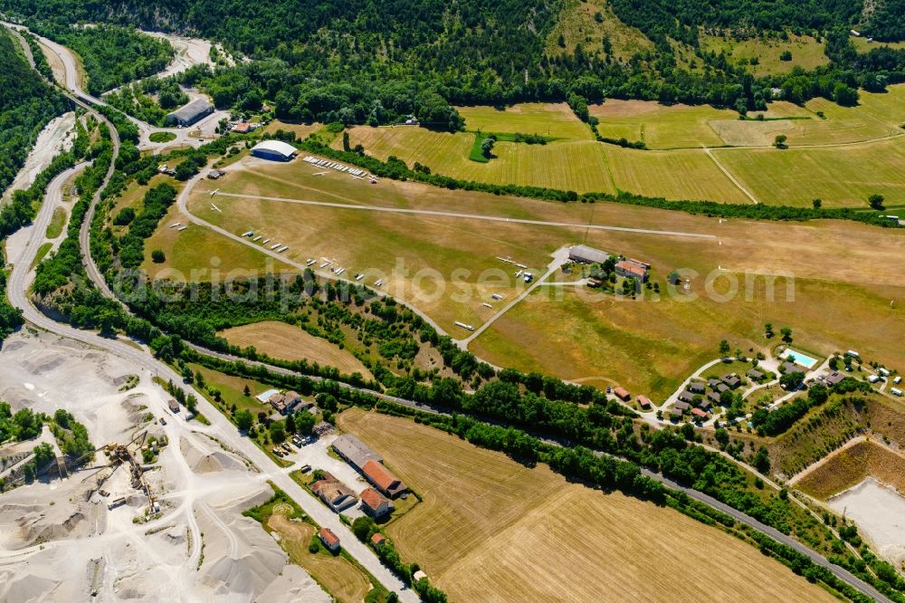 La Batie-Montsaleon from the bird's eye view: Gliding field on the airfield of in La Batie-Montsaleon in Provence-Alpes-Cote d'Azur, France