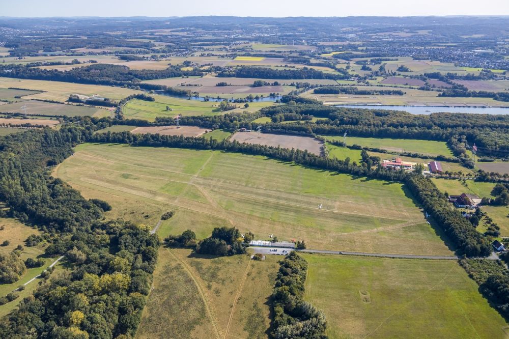 Aerial photograph Holzwickede - Gliding field on the airfield of Segelflugplatz Hengsen-Opherdicke on Kampstrasse in Holzwickede in the state North Rhine-Westphalia, Germany
