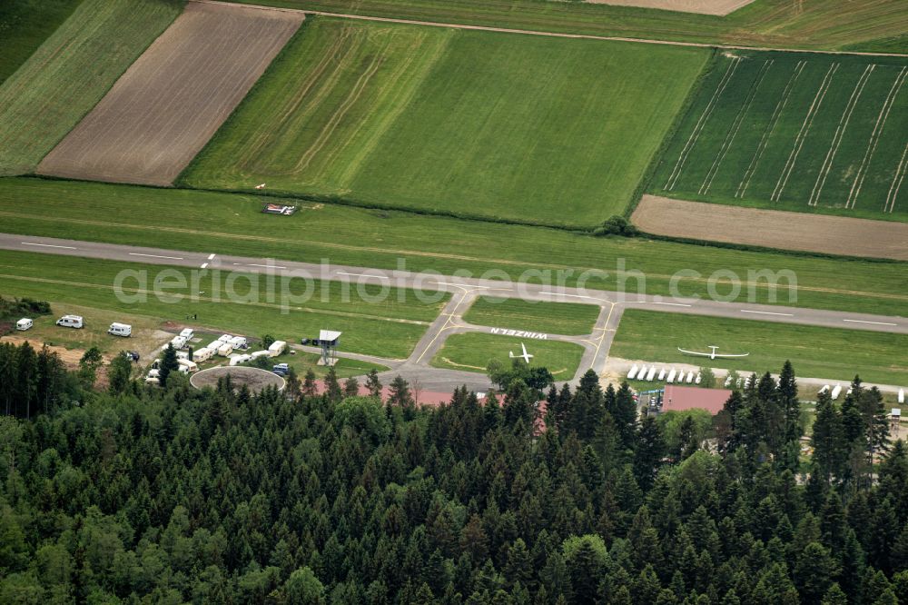 Aichhalden from the bird's eye view: Gliding field on the airfield of Winzeln-Schramberg in Aichhalden in the state Baden-Wuerttemberg, Germany