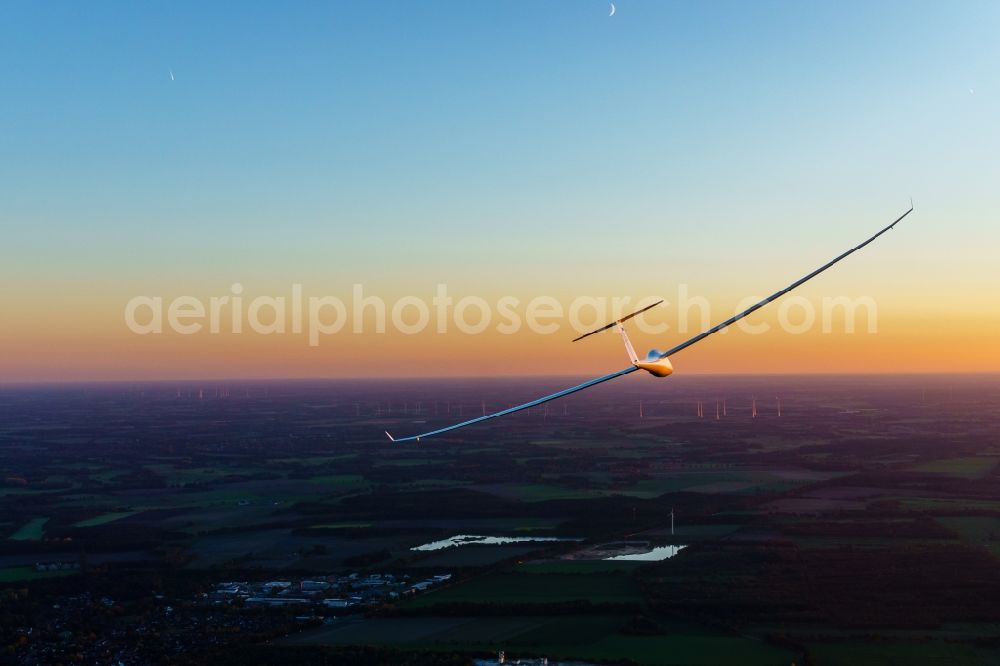 Aerial photograph Stade - Glider and sport aircraft Duo Discus flying over the airspace in Stade just before sunset in the state Lower Saxony, Germany