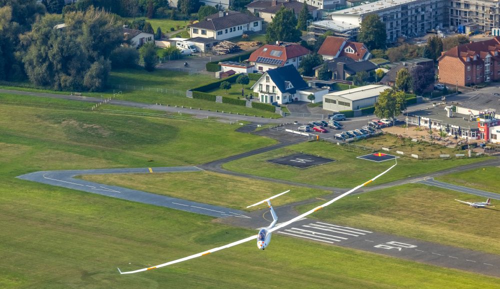 Hamm from the bird's eye view: Glider and sports aircraft Duo Discus high performance two-seater with the registration D-4199 in flight over the airspace in Hamm in the Ruhr area in the state of North Rhine-Westphalia, Germany