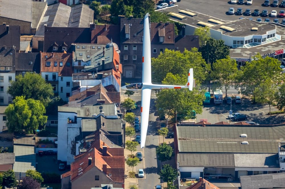 Hamm from the bird's eye view: Glider and sport aircraft flying over the airspace in Hamm in the state North Rhine-Westphalia, Germany