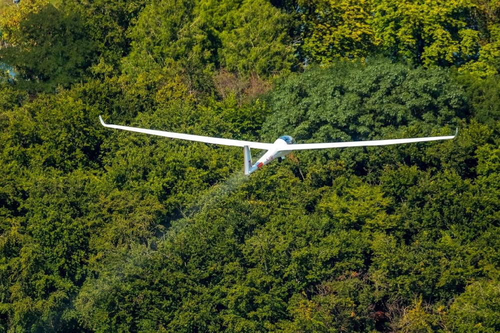 Hamm from above - Glider and sport aircraft flying over the airspace in Hamm in the state North Rhine-Westphalia, Germany