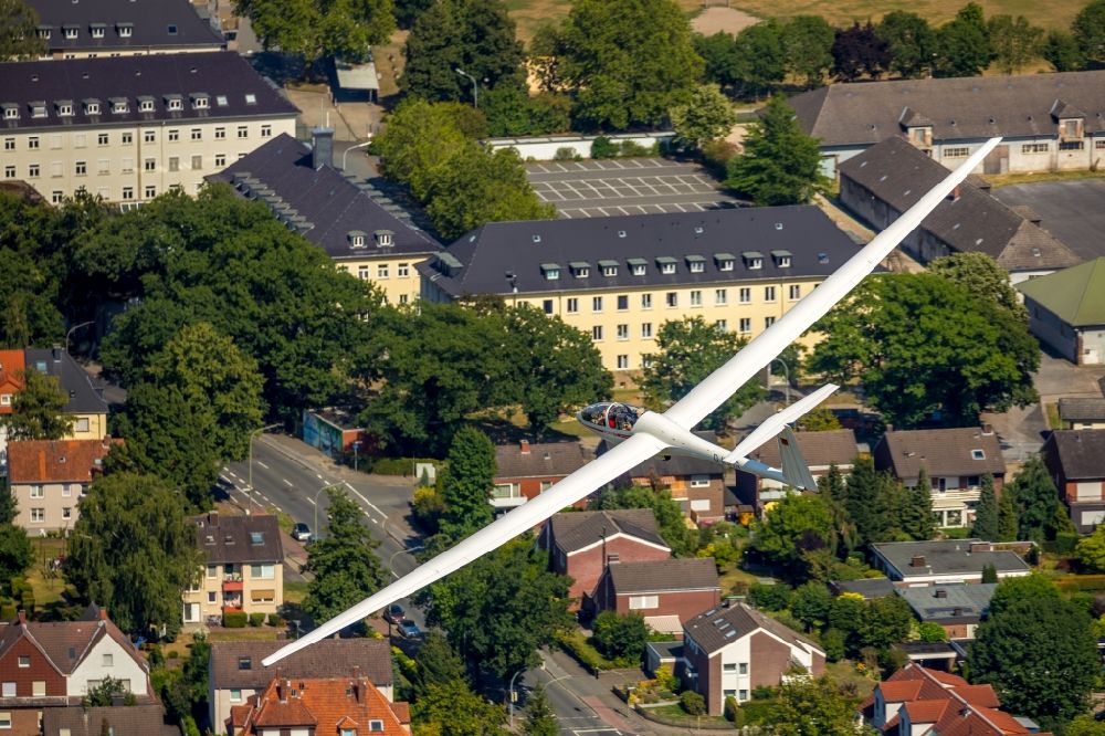 Hamm from the bird's eye view: Glider and sport aircraft flying over the airspace in Hamm in the state North Rhine-Westphalia, Germany