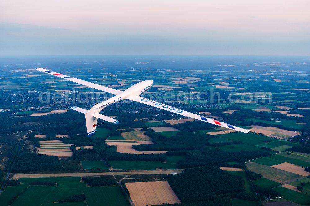 Aerial photograph Schneverdingen - Glider, sport aircraft and Acrobatic sailplane SZD-59 Acro flying over the airfield of Hoepen near Schneverdingen in the state Lower Saxony, Germany