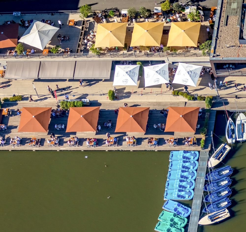 Aerial image Münster - Sailboat with docks for pedal boats on the famous promenade of the Annette-Allee with restaurants and catering buildings on Annette-Allee at Aasee in the harbor in the district Pluggendorf in Muenster in the state North Rhine-Westphalia, Germany
