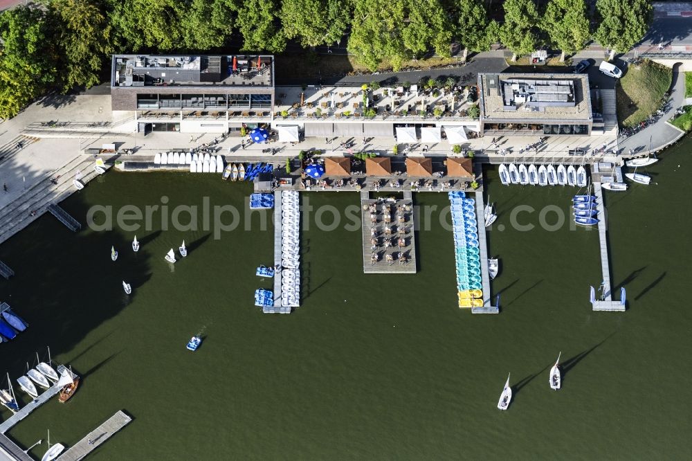 Münster from the bird's eye view: Sailboat with docks for pedal boats on the famous promenade of the Annette-Allee with restaurants and catering buildings on Annette-Allee at Aasee in the harbor in the district Pluggendorf in Muenster in the state North Rhine-Westphalia, Germany