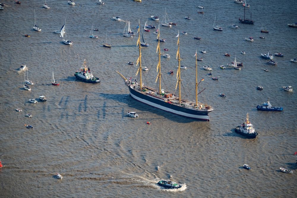 Aerial photograph Hamburg - Sailboat under way of a