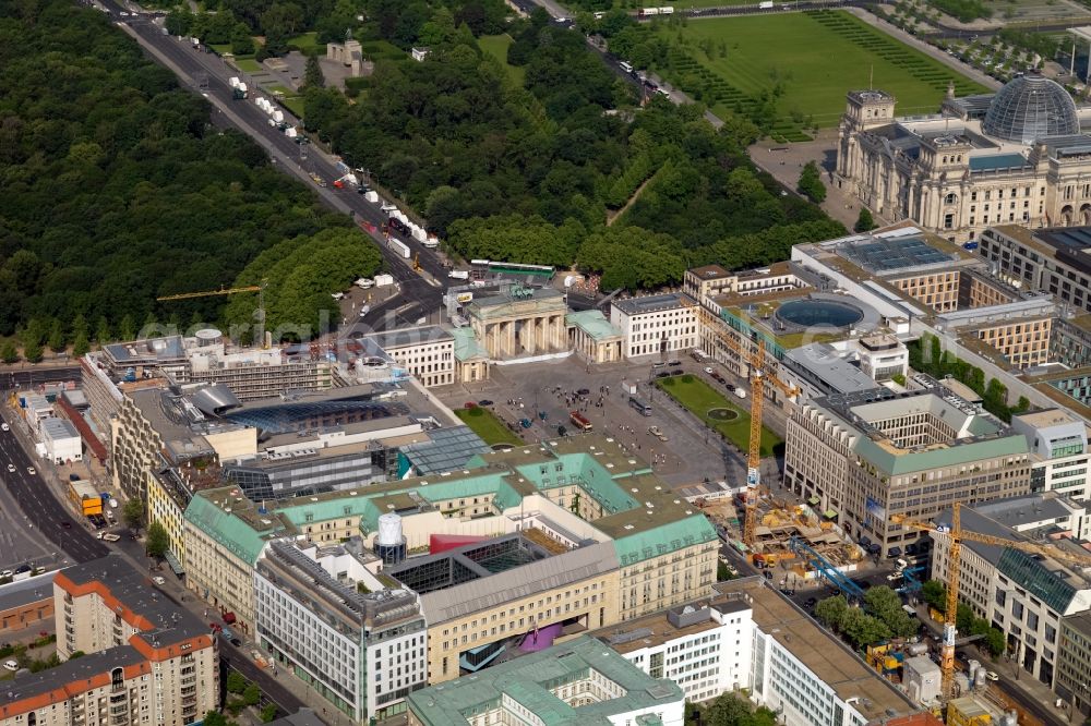 Berlin from above - View of the Brandenburg Gate at the Pariser Platz in Berlin