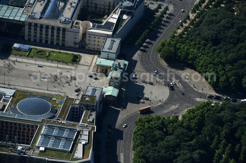 Aerial image Berlin - View of the Brandenburg Gate at the Pariser Platz in Berlin