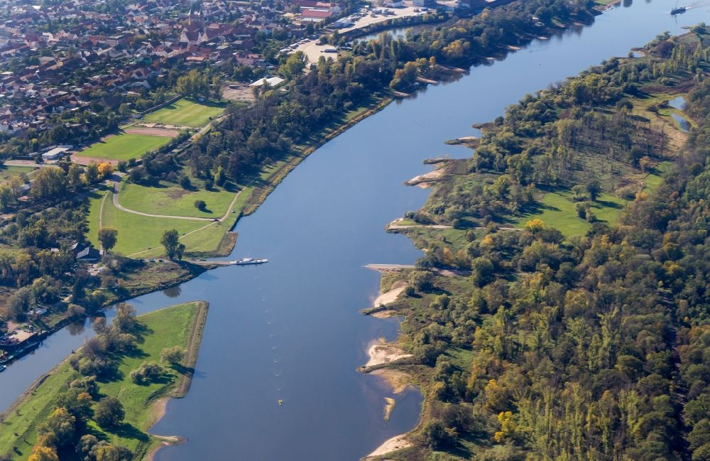 Steutz from the bird's eye view: Ride a ferry ship in Aken in the state Saxony-Anhalt, Germany