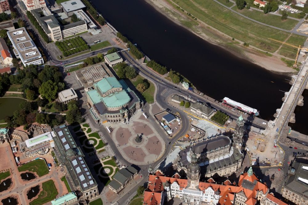 Dresden from the bird's eye view: View of the opera Semperoper in Dresden in the state Saxony
