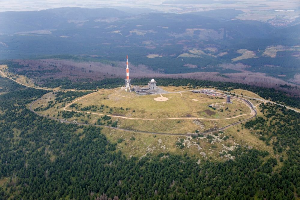 Aerial photograph Wernigerode - Buildings on the hill summit of the Brocken in the Harz near Wernigerode in the state Saxony-Anhalt. These are a transmitter site with a radio mast, as well as a weather station and the Brockenhaus