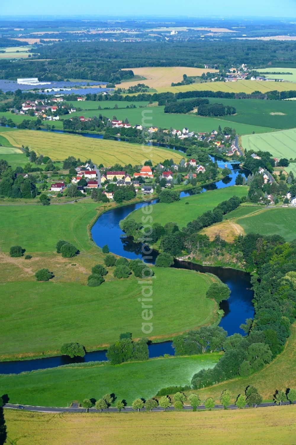 Polkenberg from the bird's eye view: Meandering, serpentine curve of river Freiberger Mulde in Polkenberg in the state Saxony, Germany
