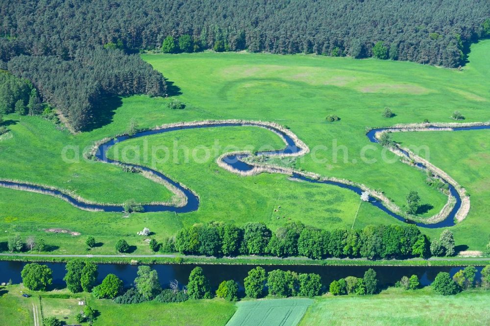 Krewelin from the bird's eye view: Meandering, serpentine curve of river the Havel in Krewelin in the state Brandenburg, Germany