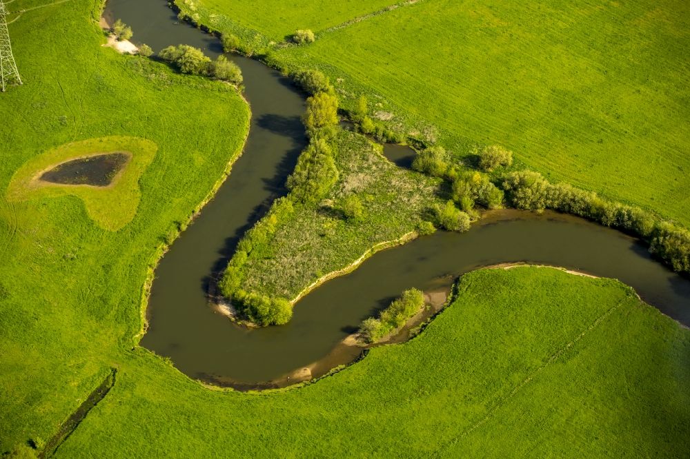 Hamm from the bird's eye view: Serpentine curve of a river Lippe in Hamm in the state North Rhine-Westphalia