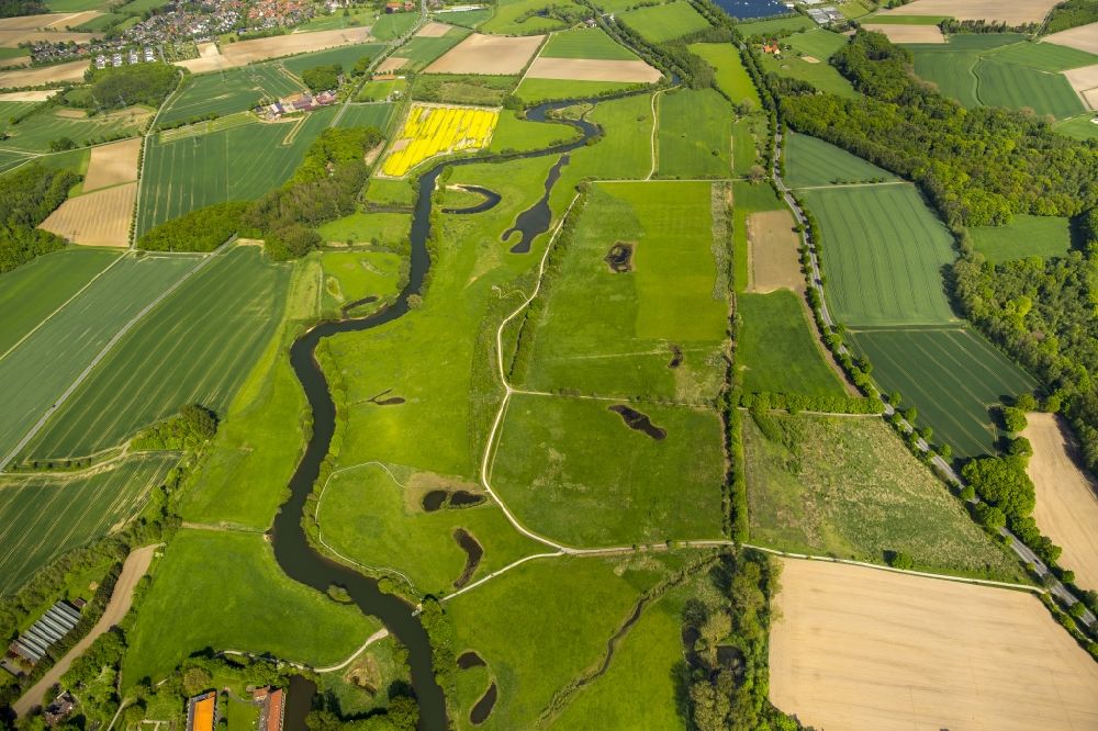 Aerial photograph Hamm - Serpentine curve of a river Lippe in Hamm in the state North Rhine-Westphalia