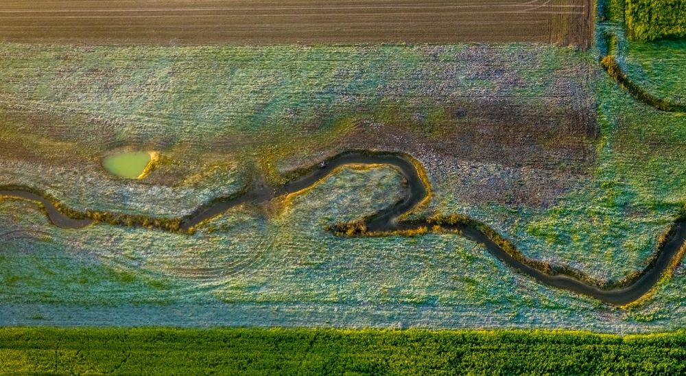 Aerial photograph Hamm - Meandering, serpentine curve of a river in the district Uentrop in Hamm in the state North Rhine-Westphalia, Germany