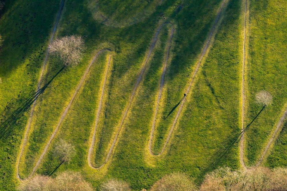 Ennepetal from the bird's eye view: Serpentine-shaped curve of a road guide in Ennepetal in the state North Rhine-Westphalia, Germany