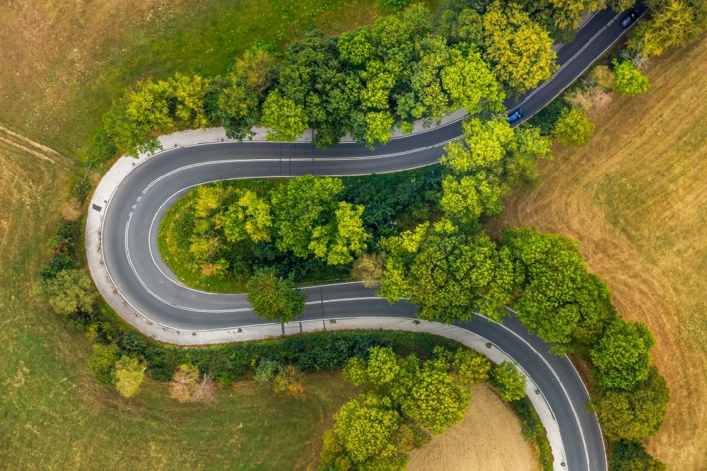 Aerial image Velbert - Serpentine-shaped curve of a road guide of Kuhlendahler Strasse in the district Neviges in Velbert in the state North Rhine-Westphalia, Germany