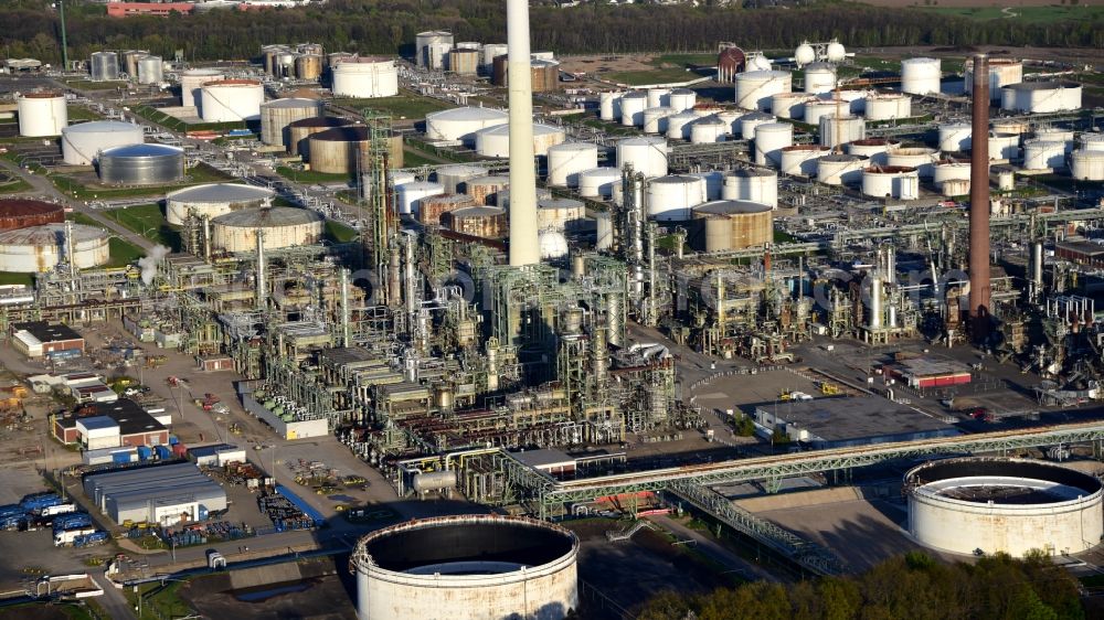 Aerial image Köln - Shell Rheinland Raffinerie North in Godorf in the state North Rhine-Westphalia, Germany