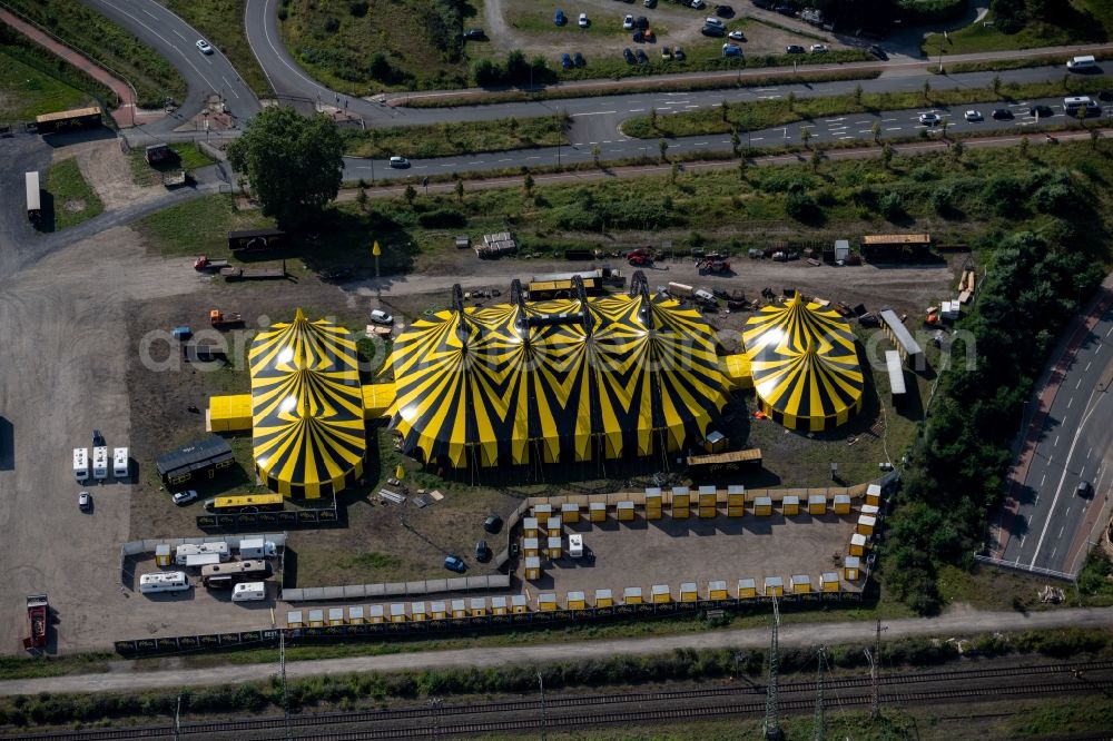 Aerial photograph Duisburg - Show Flic Flac Action and Acrobatics Show on the event site Am Gueterbahnhof in the district Dellviertel in Duisburg in the Ruhr area in the state North Rhine-Westphalia, Germany
