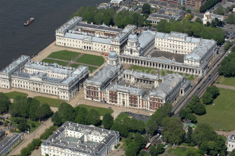 Aerial image London - View on the campus of University Greenwich in the south-east of London. The academy, which is divided into four parts, has its historical background in the 1890er years and is one of the largest and most international universities in Great Britain. It exists of specific libraries and language laboratories, laboratories for computing & mathematical science and humanities & social sciences. www2.gre.ac.uk