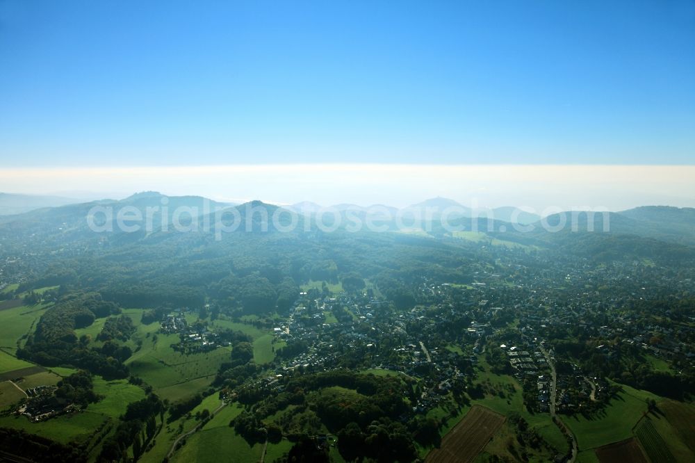Aerial photograph Königswinter - Siebengebirge (Seven Hills) in Koenigswinter in the state of North Rhine-Westphalia. The Siebengebirge rises as a mountain range on the right side of the Rhine in the area of the towns of Koenigswinter and Bad Honnef. View from East to the mountain range