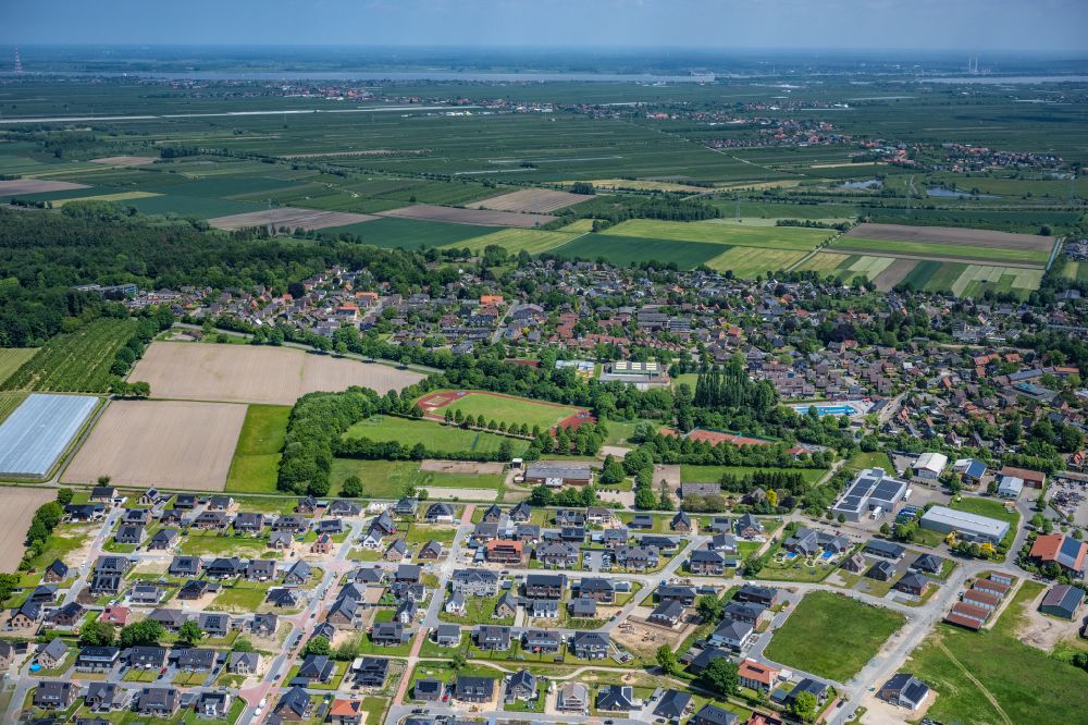 Horneburg from the bird's eye view: Town View of the streets and houses of the residential areas in Horneburg in the state Lower Saxony, Germany