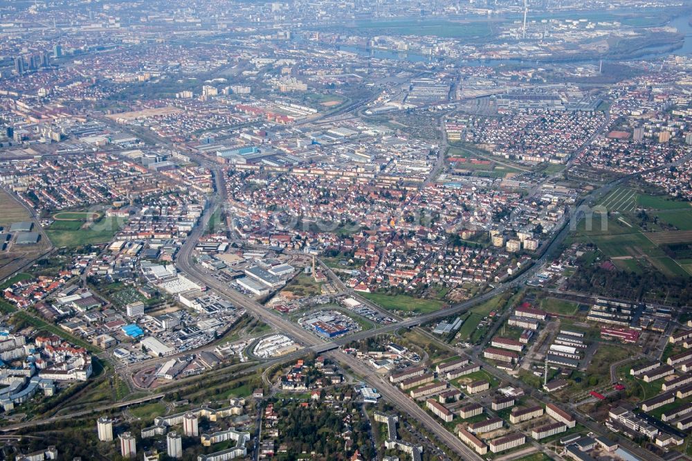 Mannheim from the bird's eye view: Settlement area in the district Kaefertal in Mannheim in the state Baden-Wuerttemberg, Germany