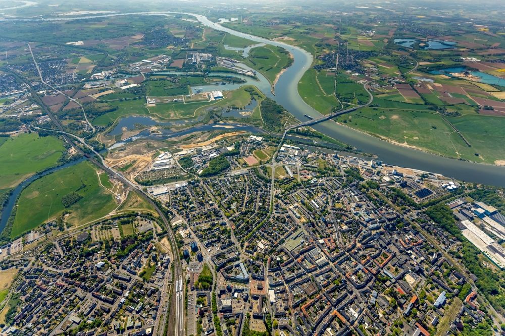 Wesel from above - Settlement area and infrastructure of the district Fusternberg with Lippe estuary and Rhine in Wesel in the state North Rhine-Westphalia, Germany
