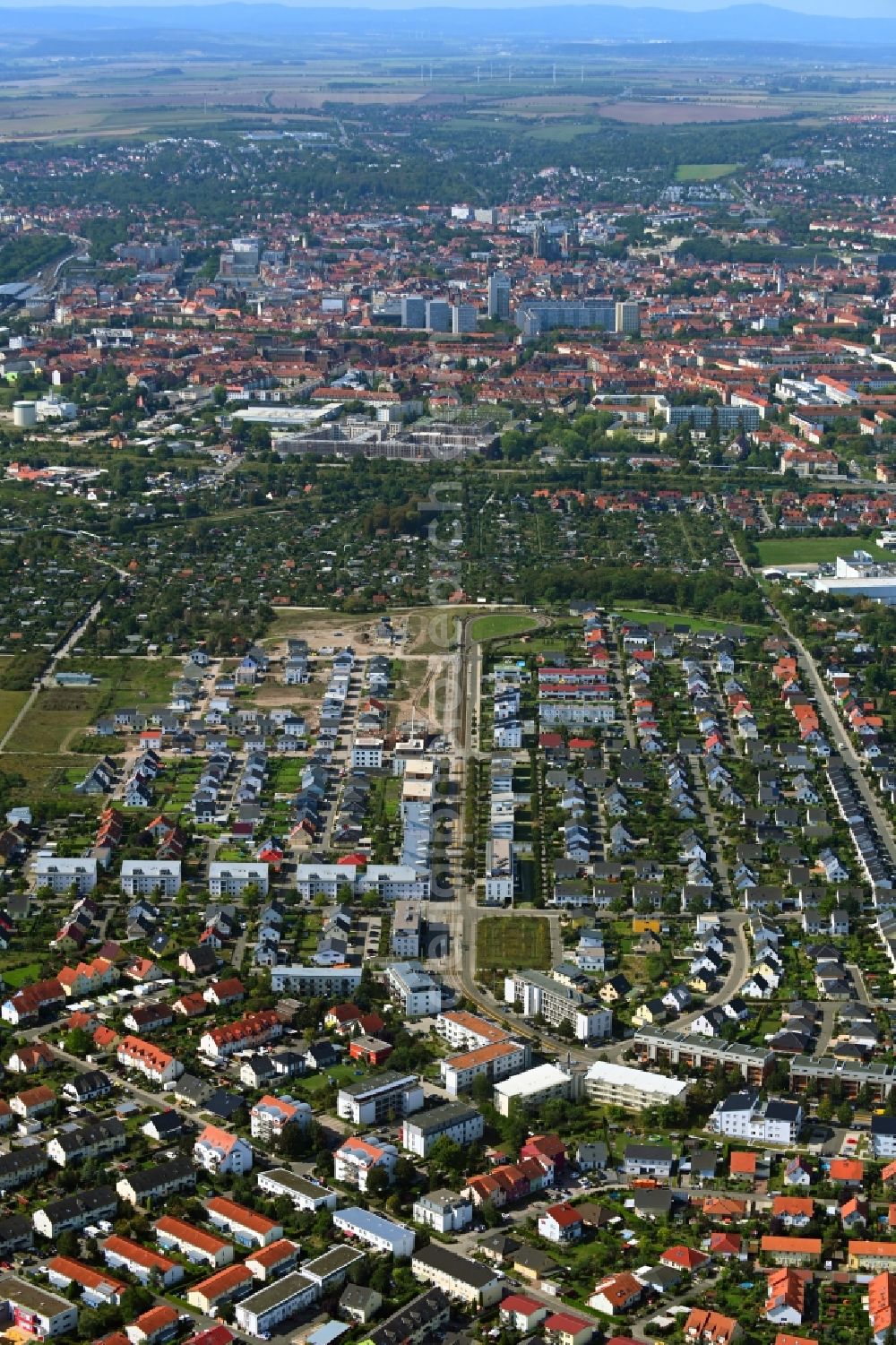 Aerial image Erfurt - Settlement area and infrastructure Ringelberg-Siedlung in the district Kriegervorstadt in Erfurt in the state Thuringia, Germany