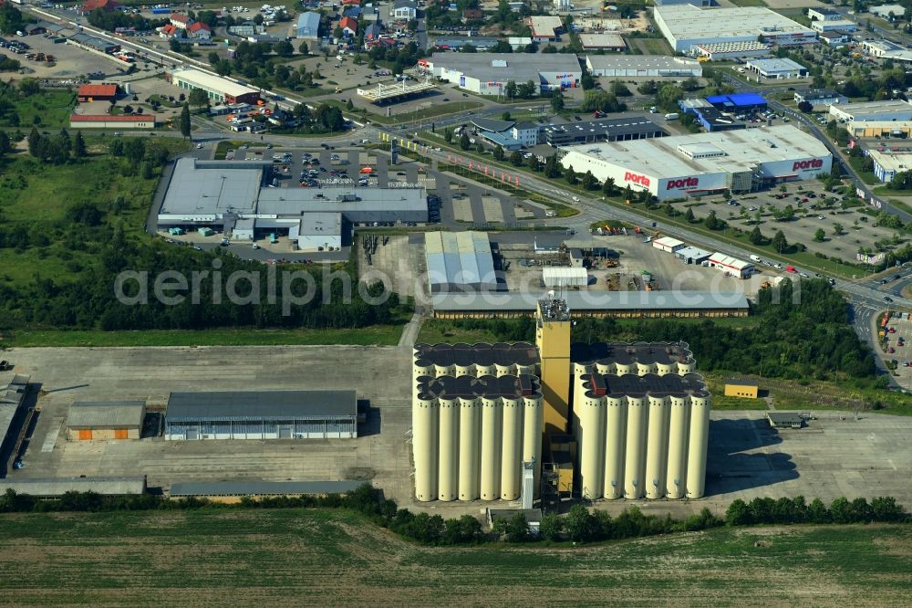 Halberstadt from the bird's eye view: High silo and grain storage with adjacent storage on Molkenmuehlenweg in Halberstadt in the state Saxony-Anhalt, Germany