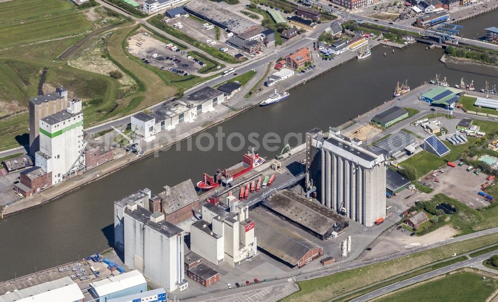 Husum from above - Silo and grain memory with adjoining warehouses in Husum in the federal state Schleswig-Holstein