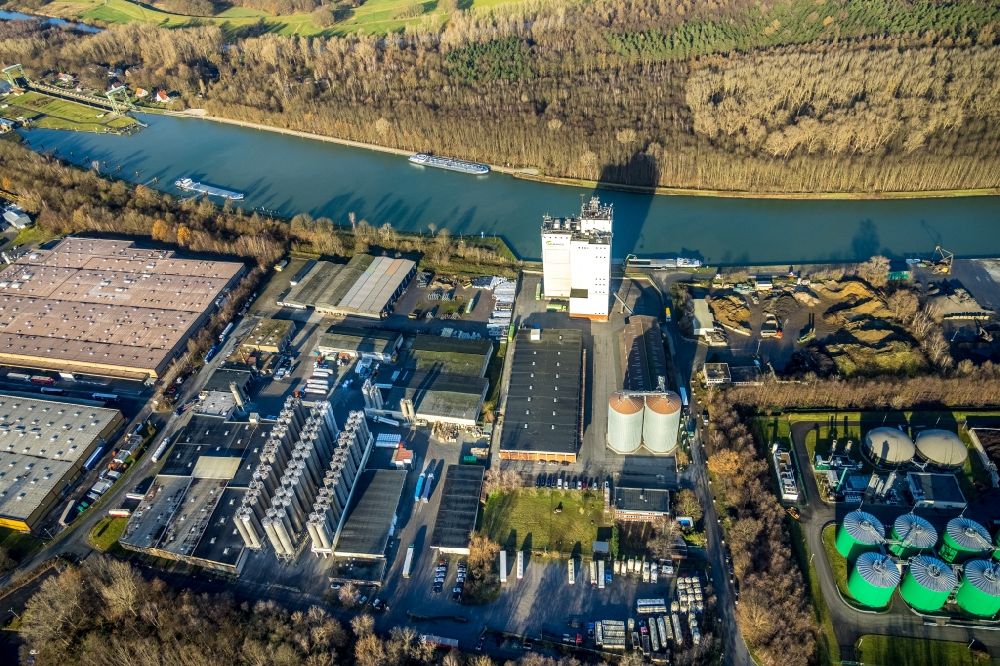 Aerial photograph Dorsten - High silo and grain storage with adjacent storage in Dorsten in the state North Rhine-Westphalia, Germany
