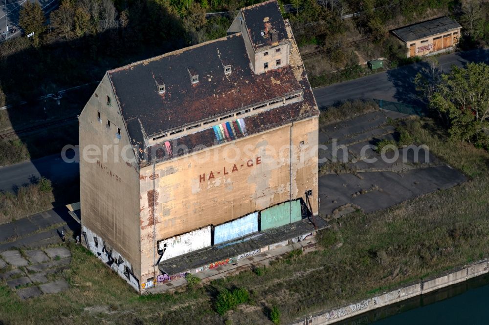 Aerial image Leipzig - High silo and grain storage with adjacent storage ruins of the former port warehouse company also called HA-LA-GE in the district Schoenau in Leipzig in the state Saxony, Germany