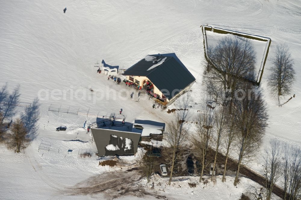 Schmiedefeld am Rennsteig from the bird's eye view: Ski lodge on a winter snow-covered slopes at Schmiedefeld in Thuringia