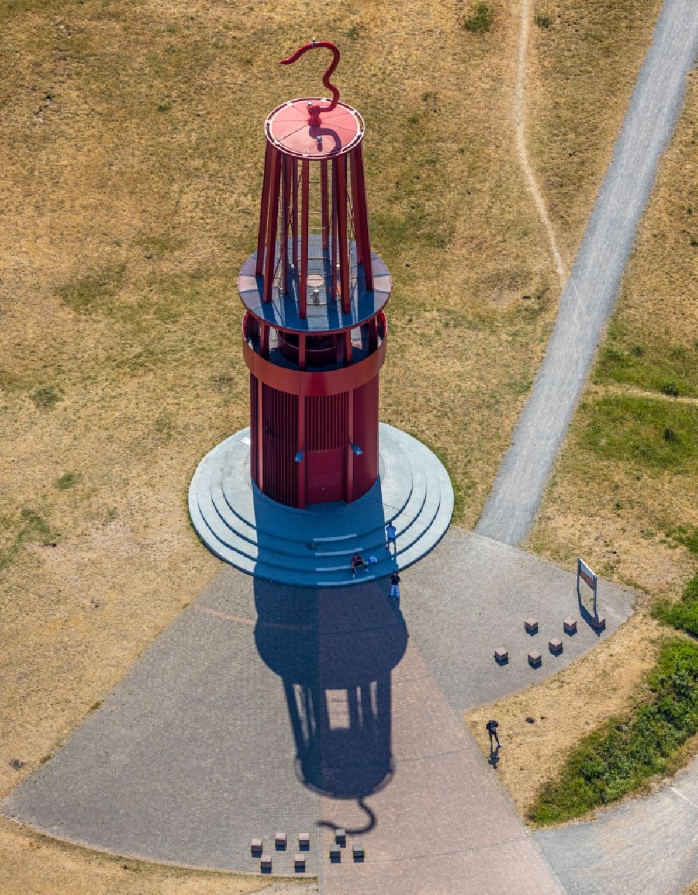Moers from the bird's eye view: Sculpture of an oversized red miner's lamp on the grounds of renatured Halde Rheinpreussen in Moers in North Rhine-Westphalia