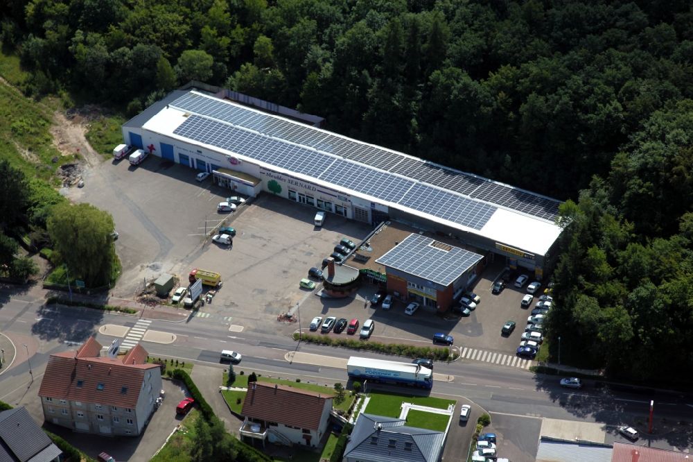 Aerial image Sarreguemines - Solar power plant and photovoltaic system on the roof of retail stores in Sarreguemines in Grand Est, France