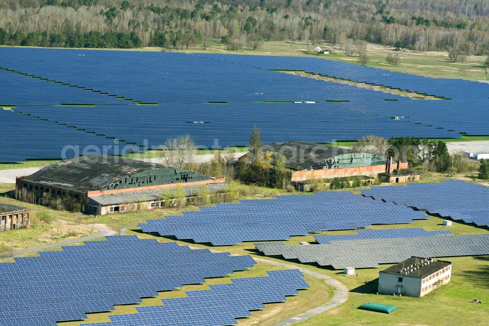 Alt Daber from the bird's eye view: Solar power plant and photovoltaic systems on formerly the airfield in Alt Daber in the state Brandenburg, Germany