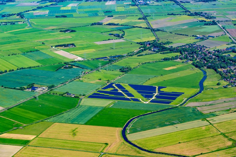 Aerial photograph Enge-Sande - Rows of panels of a solar power plant and photovoltaic system on afield in the district Stedesand in Enge-Sande in the state Schleswig-Holstein, Germany