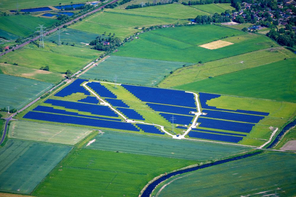 Aerial image Enge-Sande - Rows of panels of a solar power plant and photovoltaic system on afield in the district Stedesand in Enge-Sande in the state Schleswig-Holstein, Germany