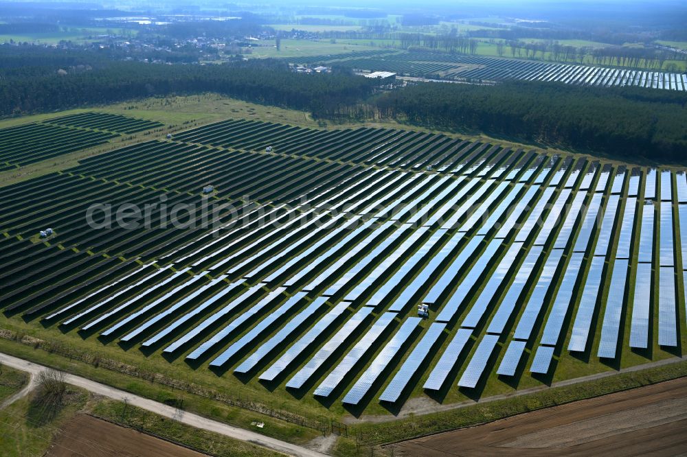 Aerial photograph Reckahn - Rows of panels of a solar power plant and photovoltaic system on a field in Reckahn in the state Brandenburg, Germany
