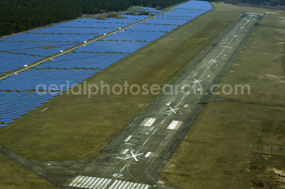 Drewitz from the bird's eye view: Solar power plant and photovoltaic systems on the formerly airfield in Drewitz in the state Brandenburg, Germany
