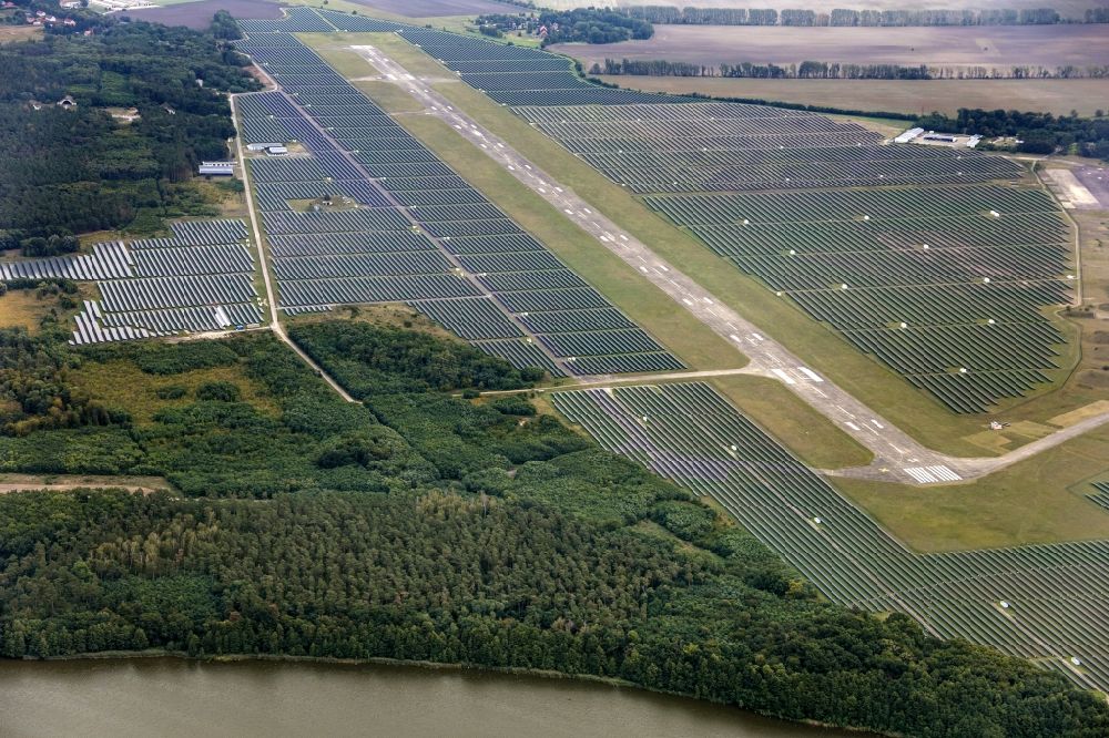 Neuhardenberg from the bird's eye view: Solar power plant and photovoltaic systems on the airfield in Neuhardenberg in the state Brandenburg, Germany