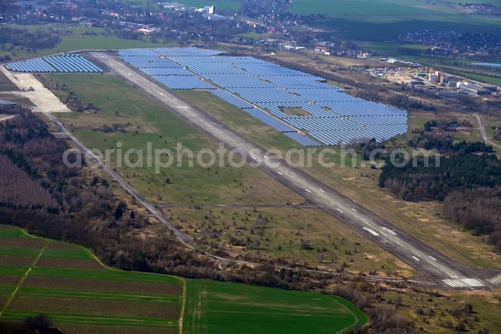 Werneuchen from the bird's eye view: Solar power plant and photovoltaic systems on airfield in Werneuchen in the state Brandenburg, Germany