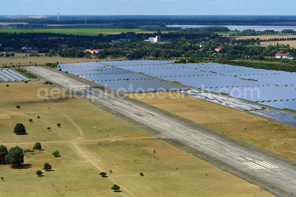 Aerial photograph Werneuchen - Solar power plant and photovoltaic systems on airfield in Werneuchen in the state Brandenburg, Germany