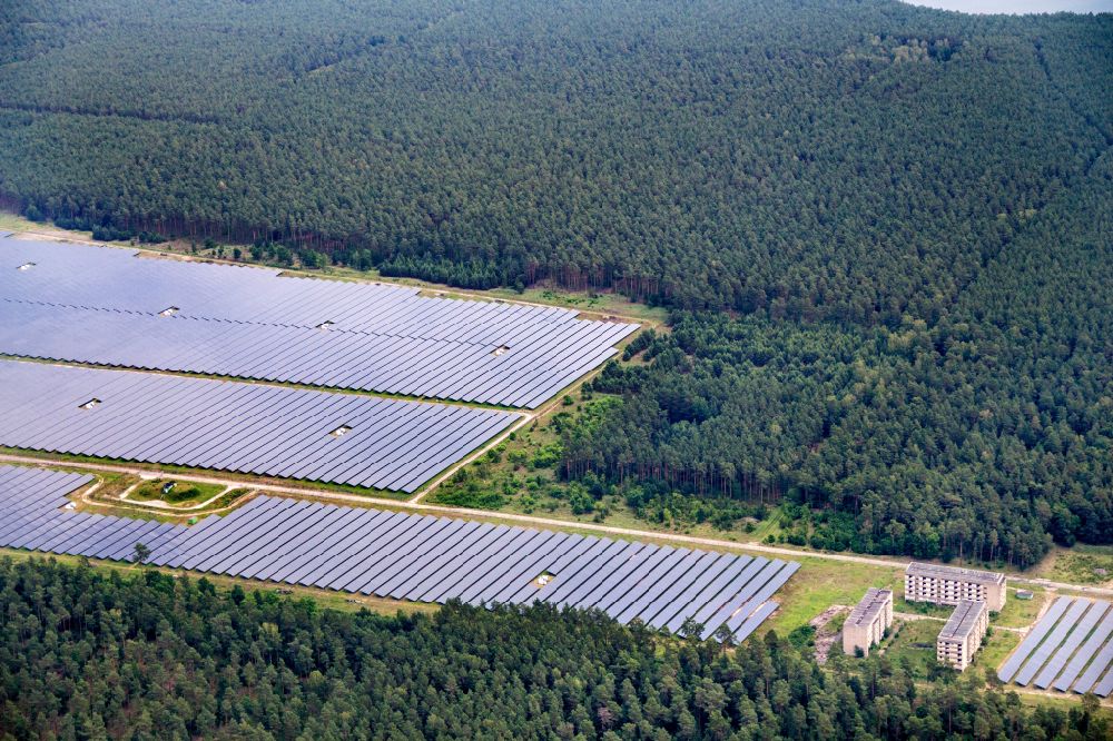 Aerial photograph Groß Dölln - Solar power plant and photovoltaic systems on the former airfield in Gross Doelln in the state Brandenburg, Germany