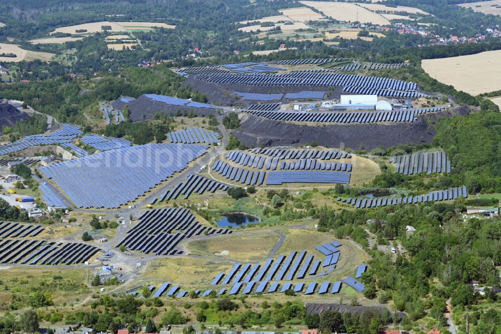 Aerial photograph Lutherstadt Eisleben - Solar power plant and photovoltaic systems Solarpark Eisleben in Lutherstadt Eisleben in the state Saxony-Anhalt, Germany