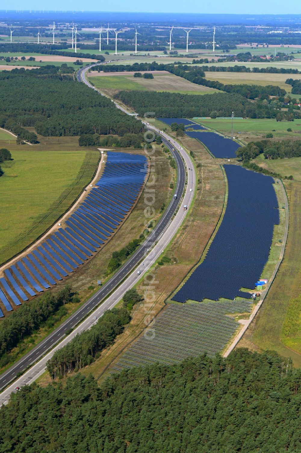 Maulbeerwalde from the bird's eye view: Photovoltaic system and solar power plant - rows of panels on the edge of the lanes of the motorway route and route of the BAB A 24 in Maulbeerwalde in the state Brandenburg, Germany